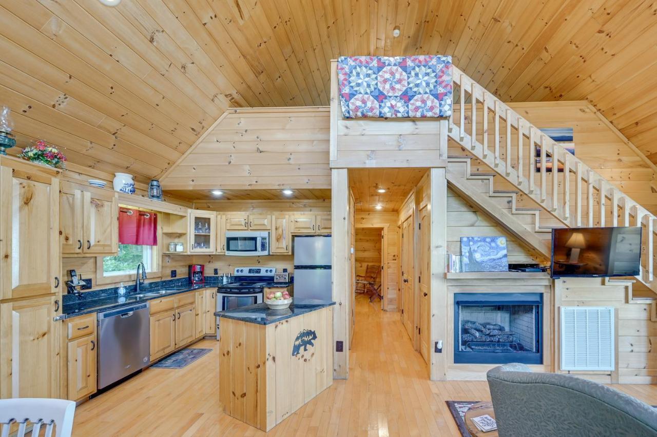 Warm And Cozy Cabin With Deck On Top Of The Blue Ridge Fancy Gap Exteriör bild