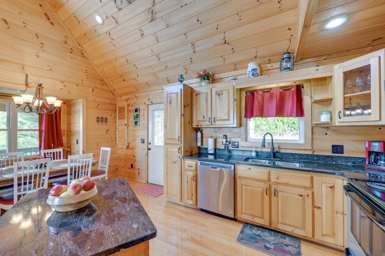 Warm And Cozy Cabin With Deck On Top Of The Blue Ridge Fancy Gap Exteriör bild