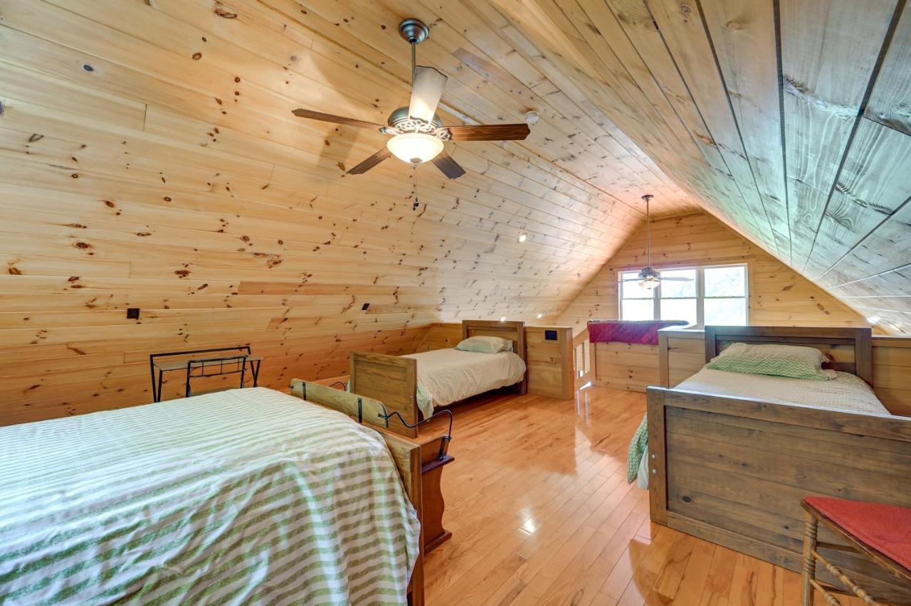 Warm And Cozy Cabin With Deck On Top Of The Blue Ridge Fancy Gap Exteriör bild