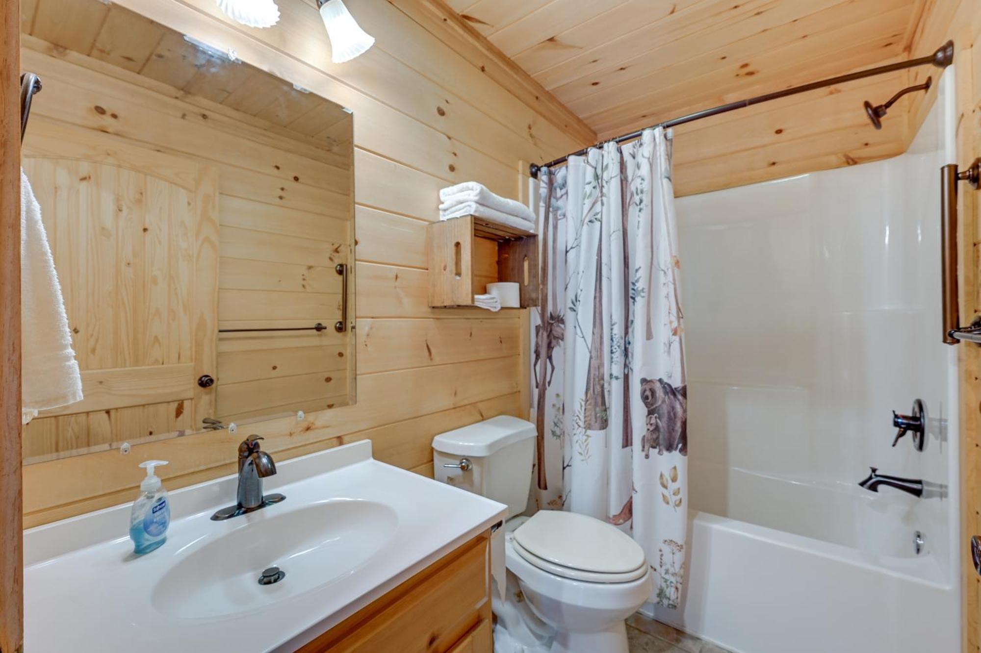 Warm And Cozy Cabin With Deck On Top Of The Blue Ridge Fancy Gap Exteriör bild